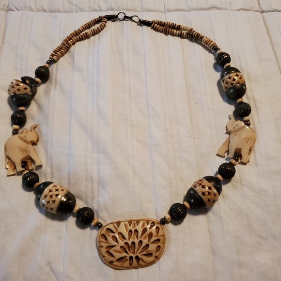 Elephant Necklace - Picture 1 of 3